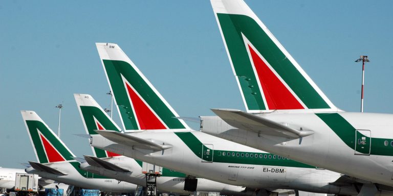 Alitalia: sciopero di 24 ore, salta tavolo con i sindacati Alitalia: sciopero di 24 ore, salta tavolo con i sindacati