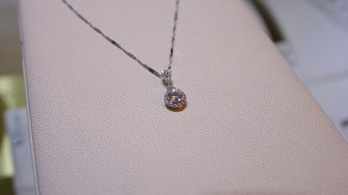 dieci-collane-da-comprare-su-etsy dieci collane
