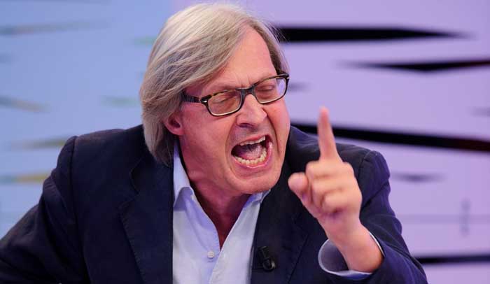 Roma, Sgarbi attacca Totti: "E' un cretino ignorante. E il nuovo stadio fa schifo" Roma, Sgarbi attacca Totti: "E' un cretino ignorante. E il nuovo stadio fa schifo"