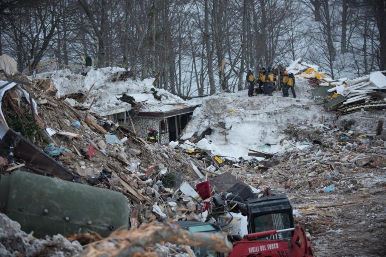 Hotel Rigopiano, le macerie del resort devastato dalla slavina