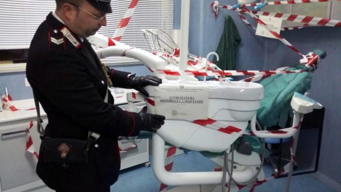 Napoli: chiuso studio dentistico abusivo privo di qualsiasi autorizzazione Napoli: chiuso studio dentistico abusivo privo di qualsiasi autorizzazione