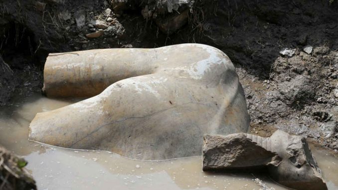Scoperta al Cairo una statua monumentale del Faraone Ramses II Scoperta al Cairo una statua monumentale del Faraone Ramses II