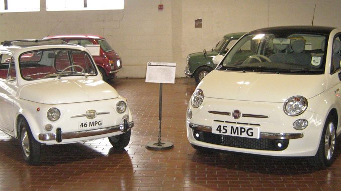 1966_Fiat_Nuova_500F_and_2008_Fiat_500 fiat 500 60°