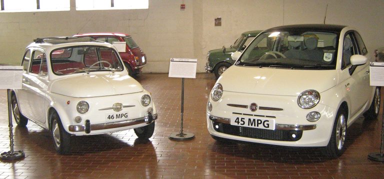 1966_Fiat_Nuova_500F_and_2008_Fiat_500 fiat 500 60°