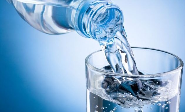 acqua-essenziale-benefici-e-controindicazioni acqua essenziale