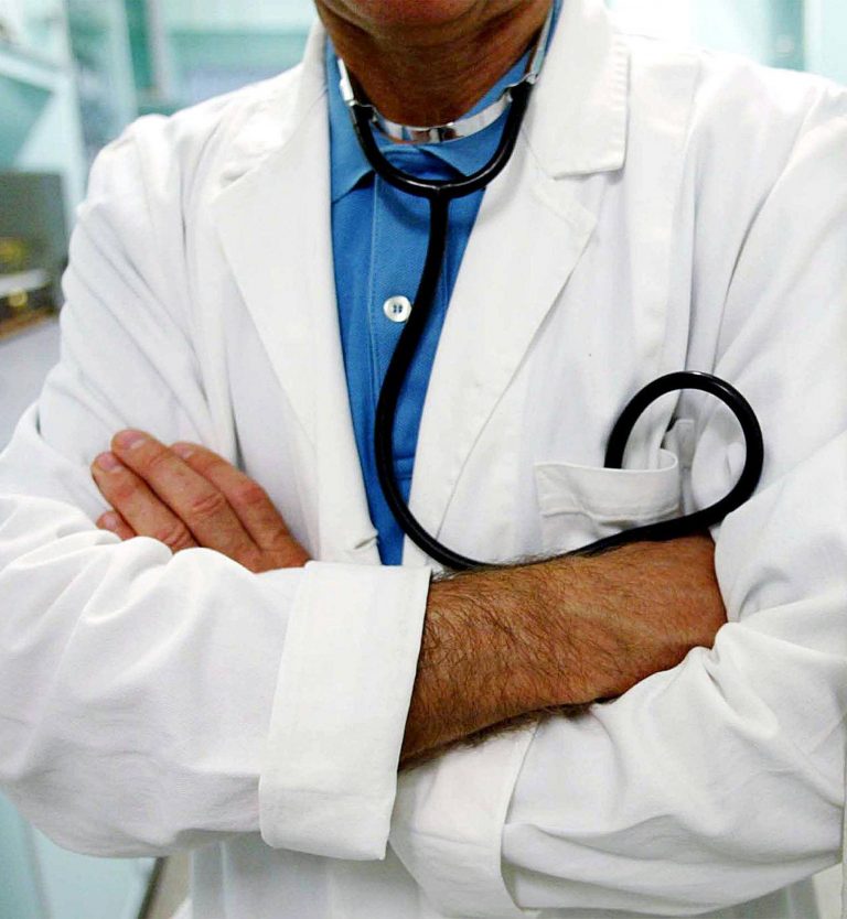 Aosta: medico arrestato per abusi sessuali, truffa e corruzione Aosta: medico arrestato per abusi sessuali, truffa e corruzione