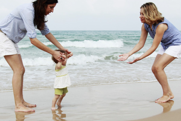 Adozioni gay: riconosciuta la stepchild adoption per coppia di donne a Roma Adozioni gay: riconosciuta la stepchild adoption per coppia di donne a Roma