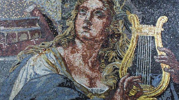 Barbara-Giavelli-Vittoria-Giulia-tributo-a-Raffaello-Musa-Euterpe-2004-mosaico-in-marmo-smalto-e-oro-24Kt-cm.-113x905-Copia