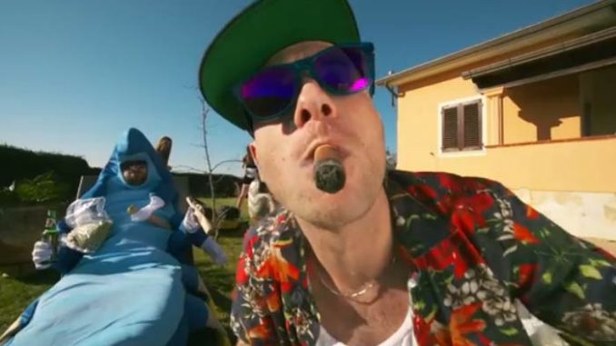 Clementino: Fumo, testo canzone completo Clementino: Fumo, testo canzone completo