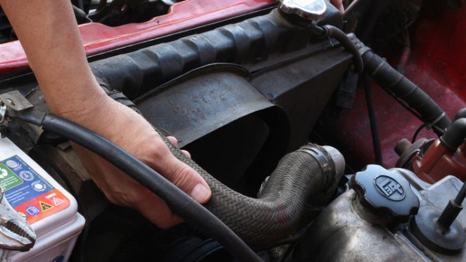 Come cambiare il radiatore auto Come cambiare il radiatore auto