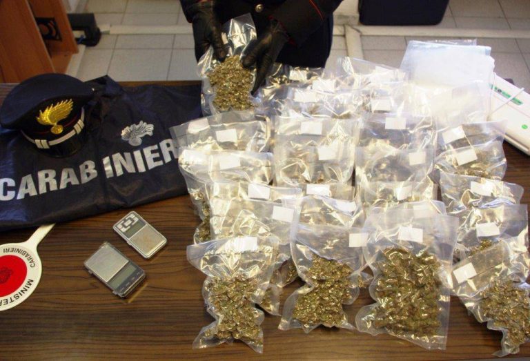 Genova: 6 kg di droga nella cantina di un 30enne Genova: 6 kg di droga nella cantina di un 30enne