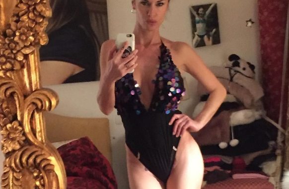 Antonella Mosetti è più sensuale della figlia Asia Nuccetelli Antonella Mosetti è più sensuale della figlia Asia Nuccetelli