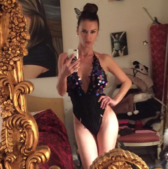 Antonella Mosetti è più sensuale della figlia Asia Nuccetelli Antonella Mosetti è più sensuale della figlia Asia Nuccetelli