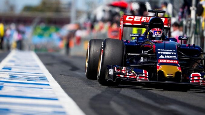 Formula 1, Gran Premio d'Australia: Hamilton in pole davanti a Vettel ma il distacco è minimo Formula 1, Gran Premio d'Australia: Hamilton in pole davanti a Vettel ma il distacco è minimo
