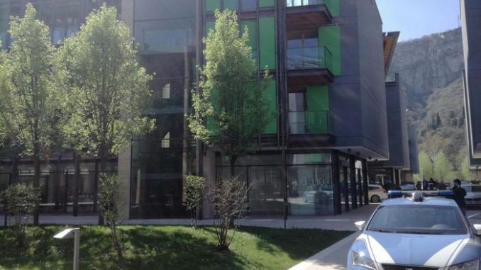 Trento, un padre uccide i suoi due figli e si suicida gettandosi in una scarpata Trento, un padre uccide i suoi due figli e si suicida gettandosi in una scarpata