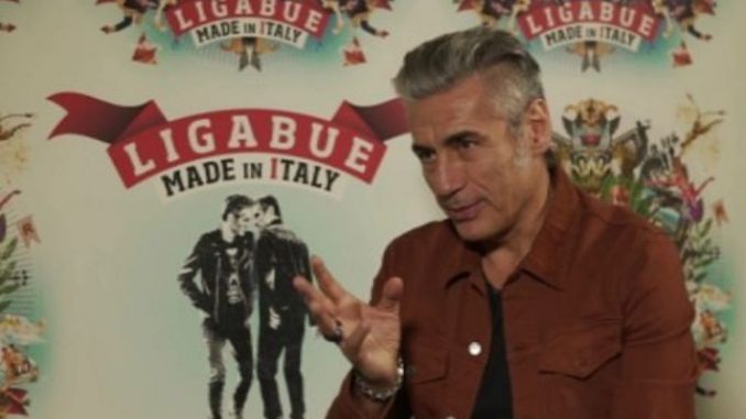 Ligabue si opera alle corde vocali, tour sospeso. Ecco quando ricomincia Ligabue si opera alle corde vocali, tour sospeso. Ecco quando ricomincia