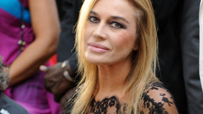 Lory del Santo: 'Sono stata con chi mi ha aiutato per gratitudine' Lory del Santo: 'Sono stata con chi mi ha aiutato per gratitudine'
