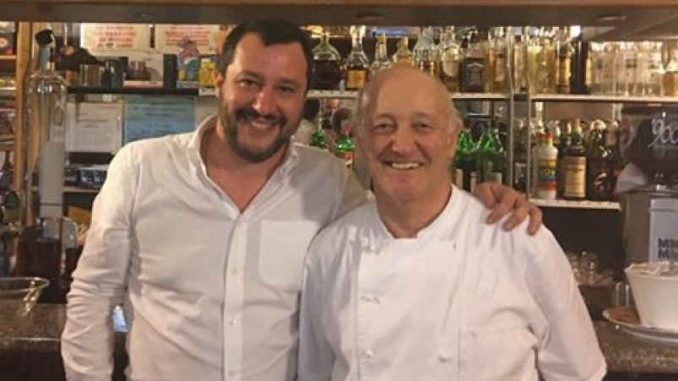 Matteo Salvini a cena dal ristoratore che ucciso i ladri Matteo Salvini a cena dal ristoratore che ucciso i ladri