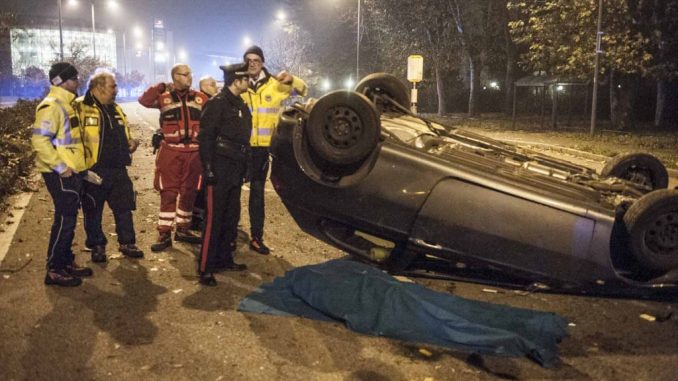 Milano, incidente stradale in Viale Sarca in fin di vita due ragazzi Milano, incidente stradale in Viale Sarca: in fin di vita due ragazzi
