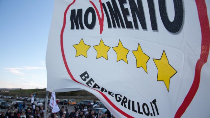 Movimento 5 Stelle: basta vitalizi o chiameremo il popolo sotto il Parlamento Movimento 5 Stelle: basta vitalizi o chiameremo il popolo sotto il Parlamento