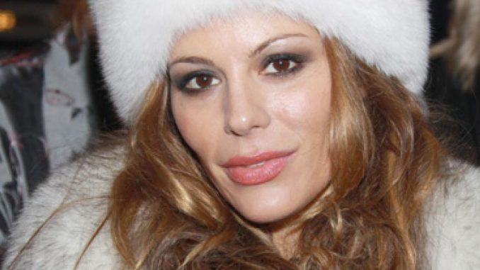 Naike Rivelli contro Striscia la Notizia Antonio Ricci non paga i servizi Naike Rivelli contro Striscia la Notizia Antonio Ricci non paga i servizi