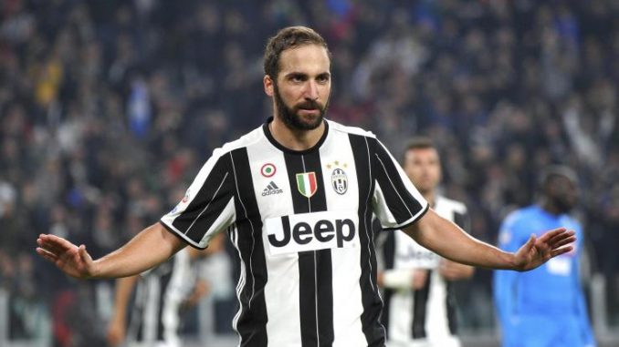 Napoli-Juventus, 60mila tifosi aspettano Higuain Napoli-Juventus, 60mila tifosi aspettano Higuain