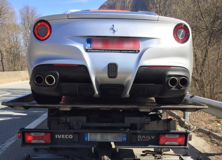 Polizia sequestra Ferrari a un uomo Tenetevela, ne ho un'altra