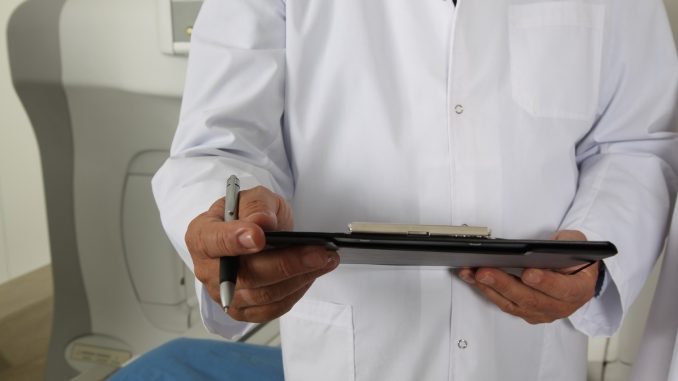 Roma: medico accusato di abusi sessuali e detenzione di materiale pedopornografico Roma: medico accusato di abusi sessuali e detenzione di materiale pedopornografico
