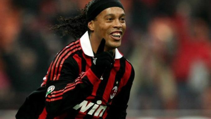 Ronaldinho buon compleanno al fantasista di Barcellona e Milan Ronaldinho: buon compleanno al fantasista di Barcellona e Milan