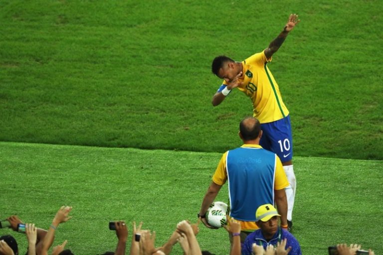 Russia 2018 tris del Brasile, cade l'Uruguay Russia 2018: tris del Brasile, cade l'Uruguay