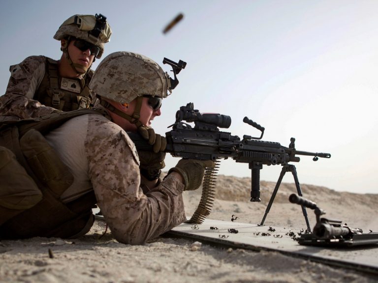 Siria, arrivano i Marines Usa per l'offensiva a Raqqa Siria, arrivano i Marines Usa per l'offensiva a Raqqa