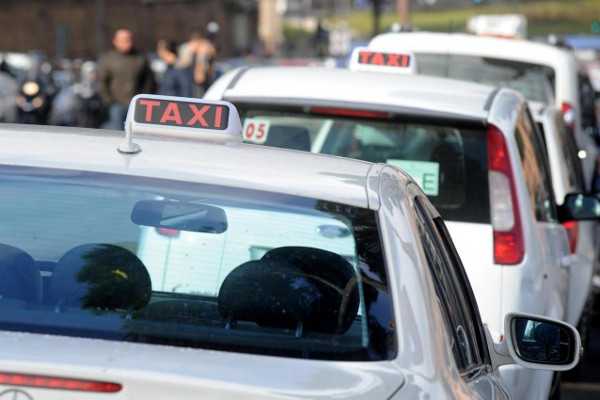 Taxi in rivolta: proclamato sciopero nazionale per il 23 marzo Taxi in rivolta: proclamato sciopero nazionale per il 23 marzo