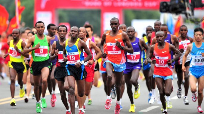 Cina, i maratoneti sbagliano strada prima del traguardo e il terzo gode Cina, i maratoneti sbagliano strada prima del traguardo e il terzo gode