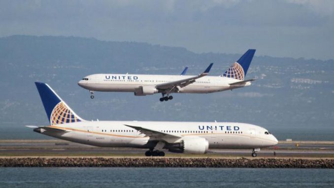 Usa volo vietato per due ragazze con i leggins. United Airlines nella polemica Usa: volo vietato per due ragazze con i leggins. United Airlines nella polemica