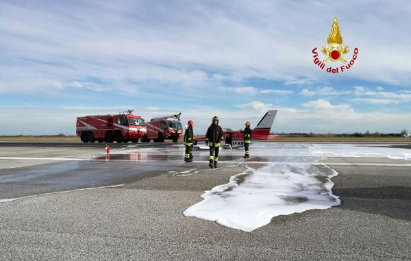 Venezia, atterraggio d'emergenza per un Piper. Chiuso scalo di Tessera Venezia, atterraggio d'emergenza per un Piper. Chiuso scalo di Tessera