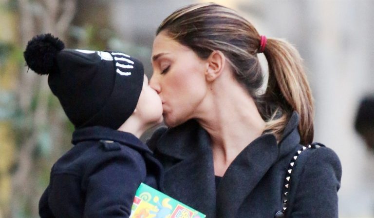 Belen Rodríguez: ancora baci con Santiago, di nuovo polemiche Belen Rodríguez: ancora baci con Santiago, di nuovo polemiche