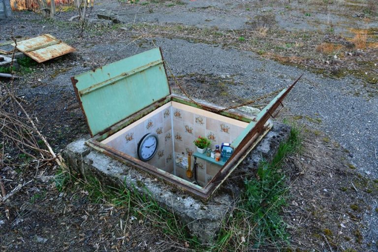 Tombini diventano stanze: ecco come si abbellisce la città Tombini diventano stanze: ecco come si abbellisce la città