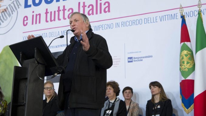 Scritta su Vescovado Locri, 'più lavoro meno sbirri'
