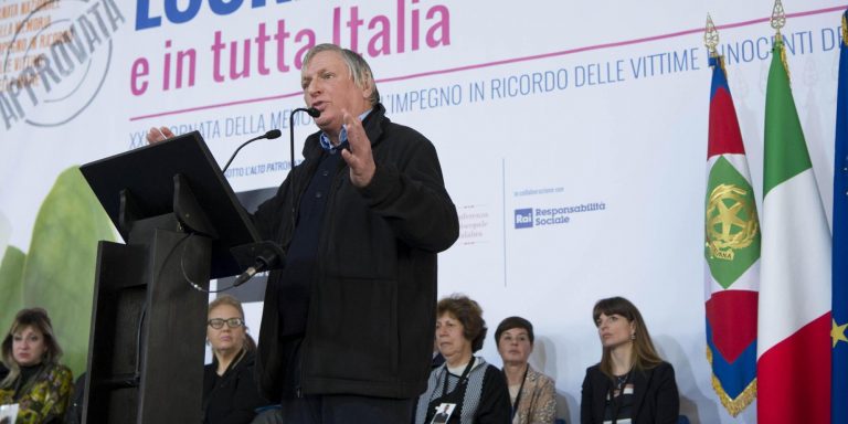 Scritta su Vescovado Locri, 'più lavoro meno sbirri'