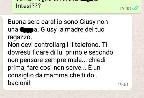 Controlla i messaggi del compagno perchè gelosa: ecco che le accade messaggi