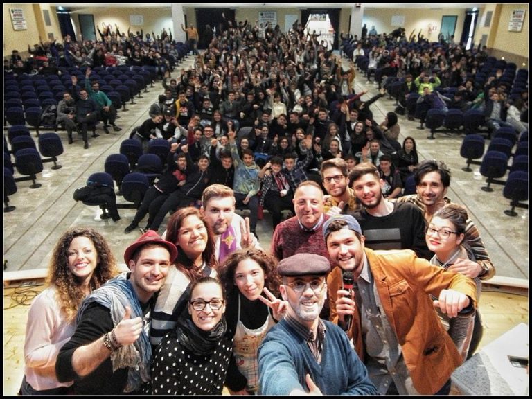Quando amore e passione diventano lavoro: ecco la storia della compagnia teatrale I Cardi