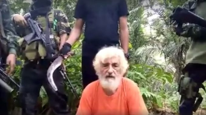 Un uomo tedesco è stato decapitato da militanti dell'Isis nelle Filippine. Le autorità locali stanno indagando sulla sua identità. Potrebbe essere l'uomo rapito nel novembre dell'anno scorso. isis