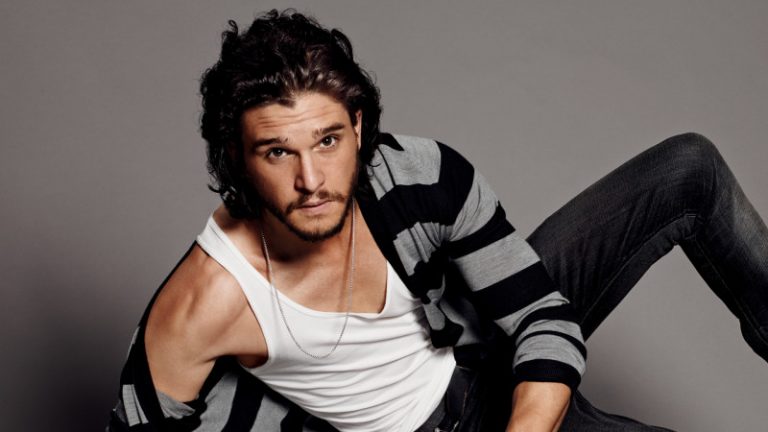 Kit Harington a Napoli: il Jon Snow di "Game of Thrones" in uno spot di Dolce & Gabbana Kit Harington a Napoli: il Jon Snow di "Game of Thrones" in uno spot di Dolce & Gabbana