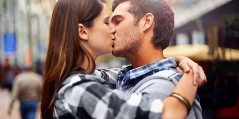 BACIO: TRADIMENTO O NO? BACIO: TRADIMENTO O NO?