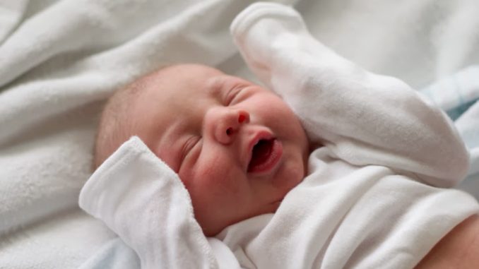 Il 27 marzo, a Napoli, un neonato di quattro mesi è morto nella sua culla. A trovare il corpicino è stata la madre che ha chiamato il 118.