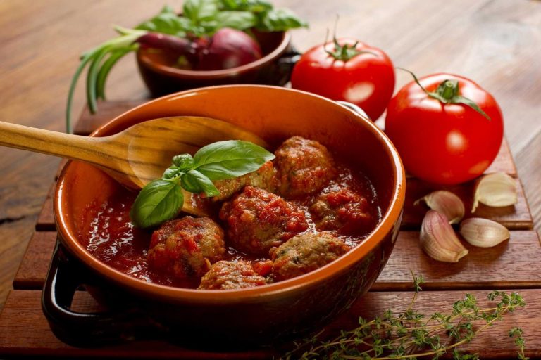Polpette al sugo: ricetta tradizionale Polpette al sugo: ricetta tradizionale