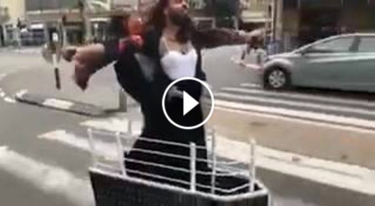 Purim di Tel Aviv: l’interpretazione del Titanic sullo skate è giù virale: il video purim