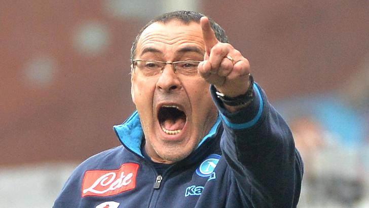 Napoli, Sarri senza peli sulla lingua: "Mi fa schifo giocare alle 12.30" Napoli, Sarri senza peli sulla lingua: "Mi fa schifo giocare alle 12.30"