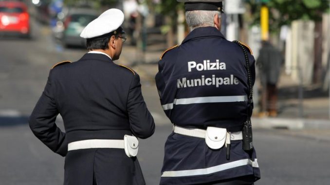 Palermo: vigili chiedevano favori per evitare le multe. Le richieste passavano dal lavoro per l'amante a regali