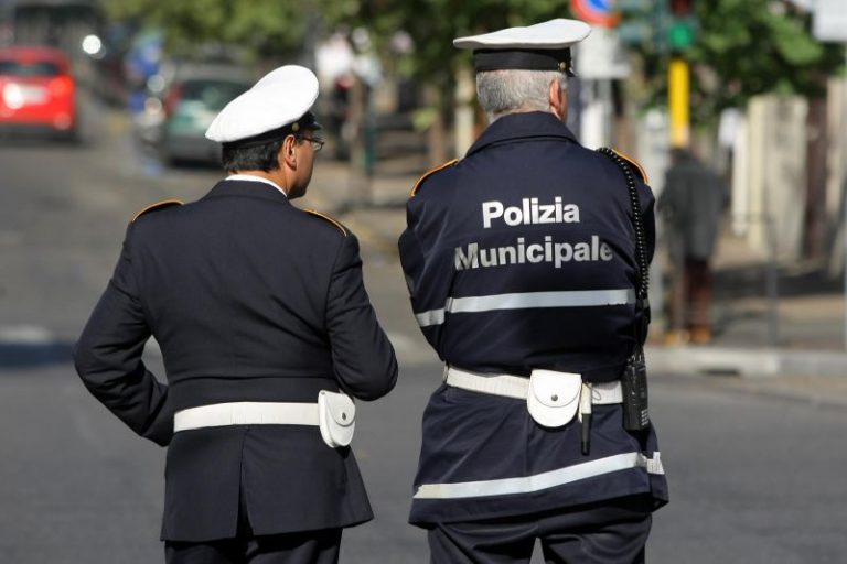 Palermo: vigili chiedevano favori per evitare le multe. Le richieste passavano dal lavoro per l'amante a regali